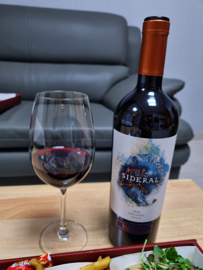 San Pedro Sideral Cabernet Sauvignon 2021 lifestyle shot