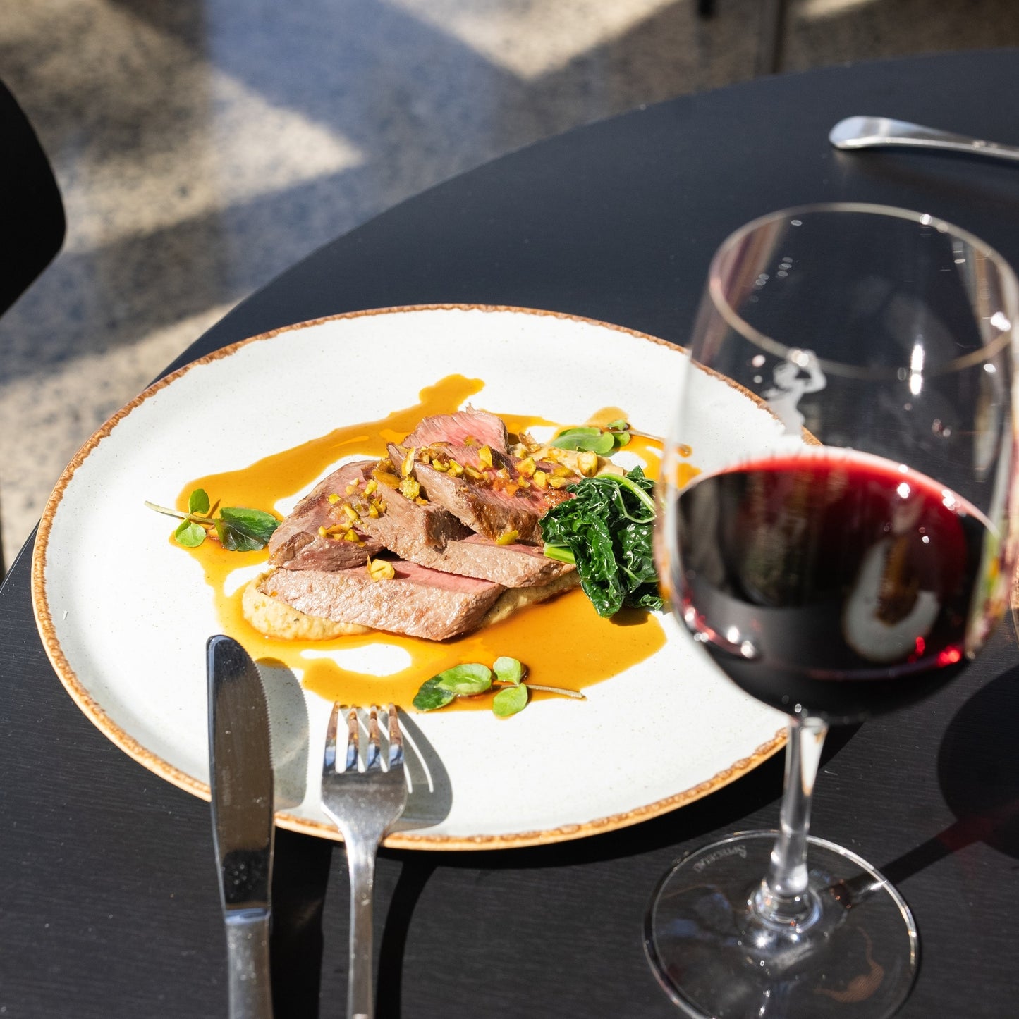 Anvers Kingsway Shiraz 2020 Red Wine with dining setup