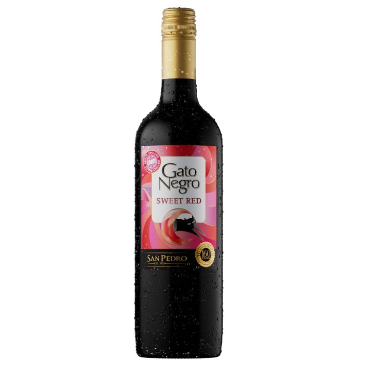 Bottle of Gato Negro Sweet Red wine on a white background